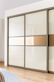 Nilagyan ng aluminyo wardrobe
