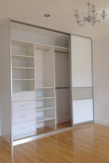 Εντοιχισμένη ντουλάπα λευκή