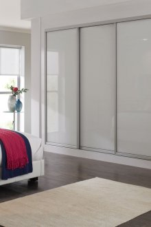 Εντοιχισμένη ντουλάπα στο υπνοδωμάτιο