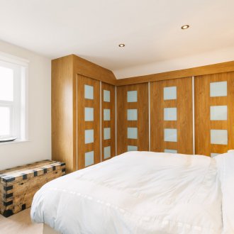 Ενσωματωμένη γωνιά ντουλαπιών