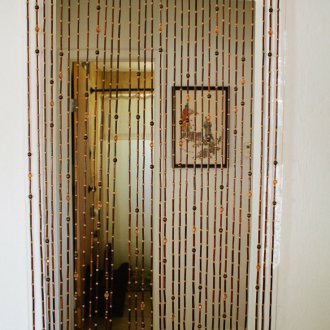 Ξύλινες κουρτίνες στην πόρτα