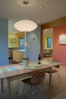 Μακρύ ξύλινο τραπέζι