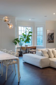 Υπαίθριο καθιστικό με δύο παράθυρα