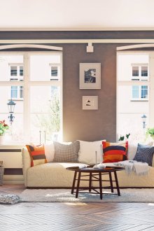 Σαλόνι σε βιομηχανικό στιλ με δύο παράθυρα