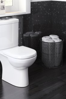 Συμπαγής τουαλέτα στο μπάνιο