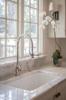 Ακρυλικός νεροχύτης με μαρμάρινη κορυφή