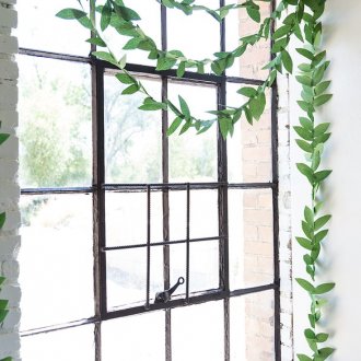 Γαρδόνι χαρτιού στο παράθυρο