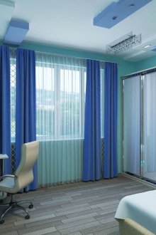 Μπλε ταπετσαρία στο δωμάτιο για ένα έφηβο αγόρι