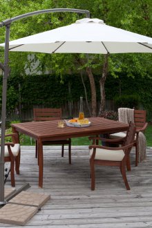 Ομπρέλα κήπου στο περίπτερο