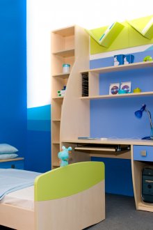 Μπλε ταπετσαρία για το δωμάτιο ενός αγοριού