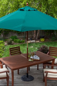 Ομπρέλα κήπου με τραπέζι