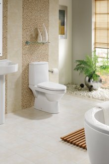 Τουαλέτα με πλάγια έξοδο και μικρό ανελκυστήρα