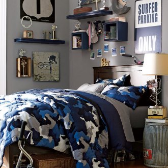 Γκρι ταπετσαρία στο δωμάτιο για ένα έφηβο αγόρι