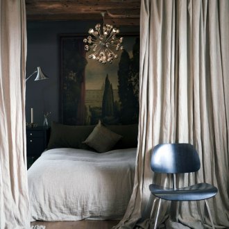 Ζωγραφική ζωγραφικής πάνω από το κρεβάτι στην κρεβατοκάμαρα