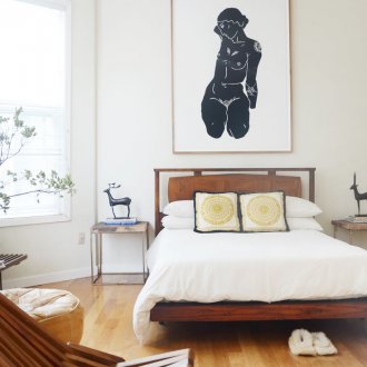 Εικόνες πάνω από το κρεβάτι στην κρεβατοκάμαρα