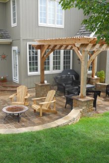 Αίθριο με πέργκολα