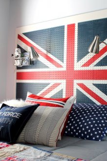 Λευκή ταπετσαρία σε ένα δωμάτιο έφηβος