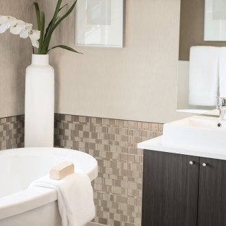 Διάταξη πλακιδίων στο κάτω μέρος του τοίχου