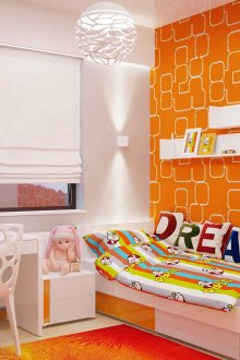 Λευκή και πορτοκαλί ταπετσαρία για παιδικό δωμάτιο