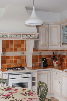 Πορτοκαλί κεραμίδια στιλ της Προβηγκίας