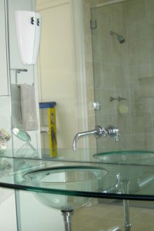 Γυάλινο νεροχύτη με πάγκο