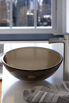 Χρωματισμένο γυάλινο νεροχύτη