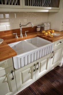 Ενσωματωμένος νιπτήρας με δύο κύπελλα