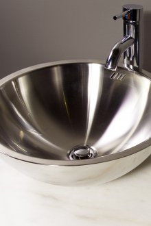Ruostumattomasta teräksestä valmistettu kulho