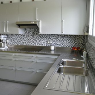 Νεροχύτης από ανοξείδωτο χάλυβα στο εσωτερικό