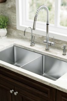 Νιπτήρας από ανοξείδωτο ατσάλι με πέτρινο πάγκο