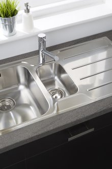 Μεταλλικό νεροχύτη