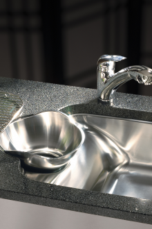 Εγκατάσταση νεροχύτη από ανοξείδωτο χάλυβα