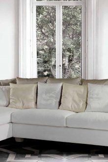 Μικρός λευκός καναπές σπιτιού