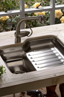 Νεροχύτης από ανοξείδωτο ατσάλι για καλοκαιρινό εξοχικό σπίτι