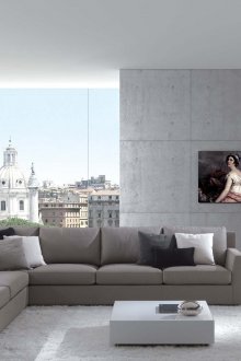 Σκούρο γκρι γωνιακό καναπέ σε αστικό περιβάλλον