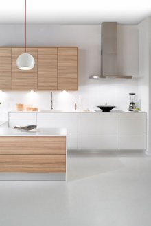 Κουζίνα σε φωτεινά χρώματα