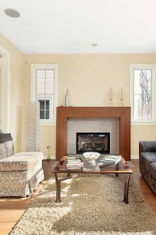 Εσωτερικό σαλόνι σε φωτεινά χρώματα.