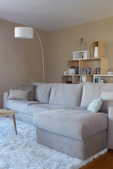 Εσωτερικό του διαμερίσματος σε φωτεινά χρώματα