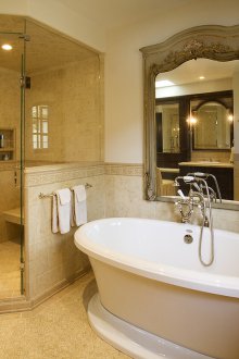 Φως κεραμίδι στο εσωτερικό του μπάνιου