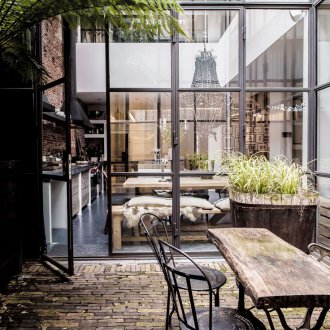 Τραπέζι σοφίτας για τον κήπο