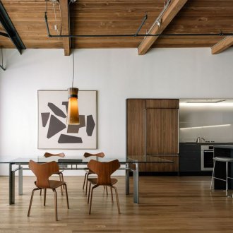 Γυάλινο τραπέζι σοφίτας