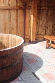 Γραμματοσειρά για μπάνιο στο κήπο