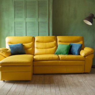 Ένας λαμπερός κίτρινος καναπές θα σας ξεκουράσει καθημερινά