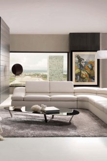 Μεγάλος λευκός καναπές από δέρμα