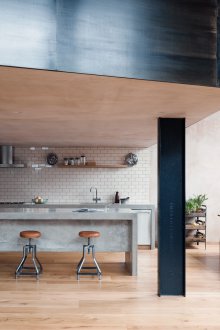 Καρέκλες στο σαλόνι στην τραπεζαρία