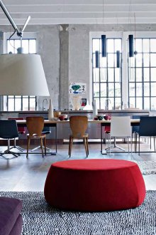 Σαλόνι καρέκλες σε ένα διαμέρισμα στούντιο