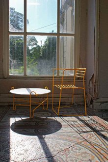 Κίτρινη καρέκλα σοφίτας