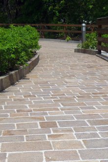 Ανοίξτε πλάκες στον κήπο