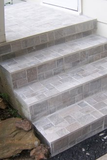 Γκρίζα πλακάκια βεράντας