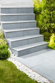 Ανοίγοντας πλάκες για βεράντα